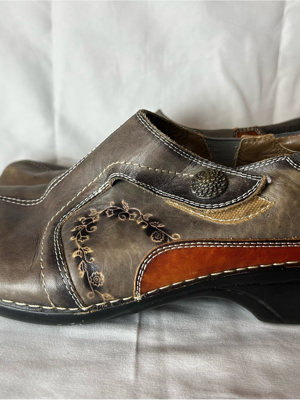 L’Artiste Spring Step Womens size 41 Leather Clogs Hand Pinted Floral Tooling